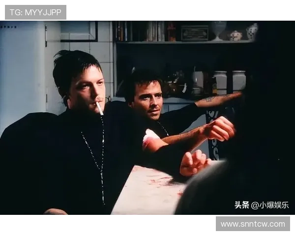 《两只大烟枪》：黑色幽默的极致狂欢，命运交织的黑色漩涡